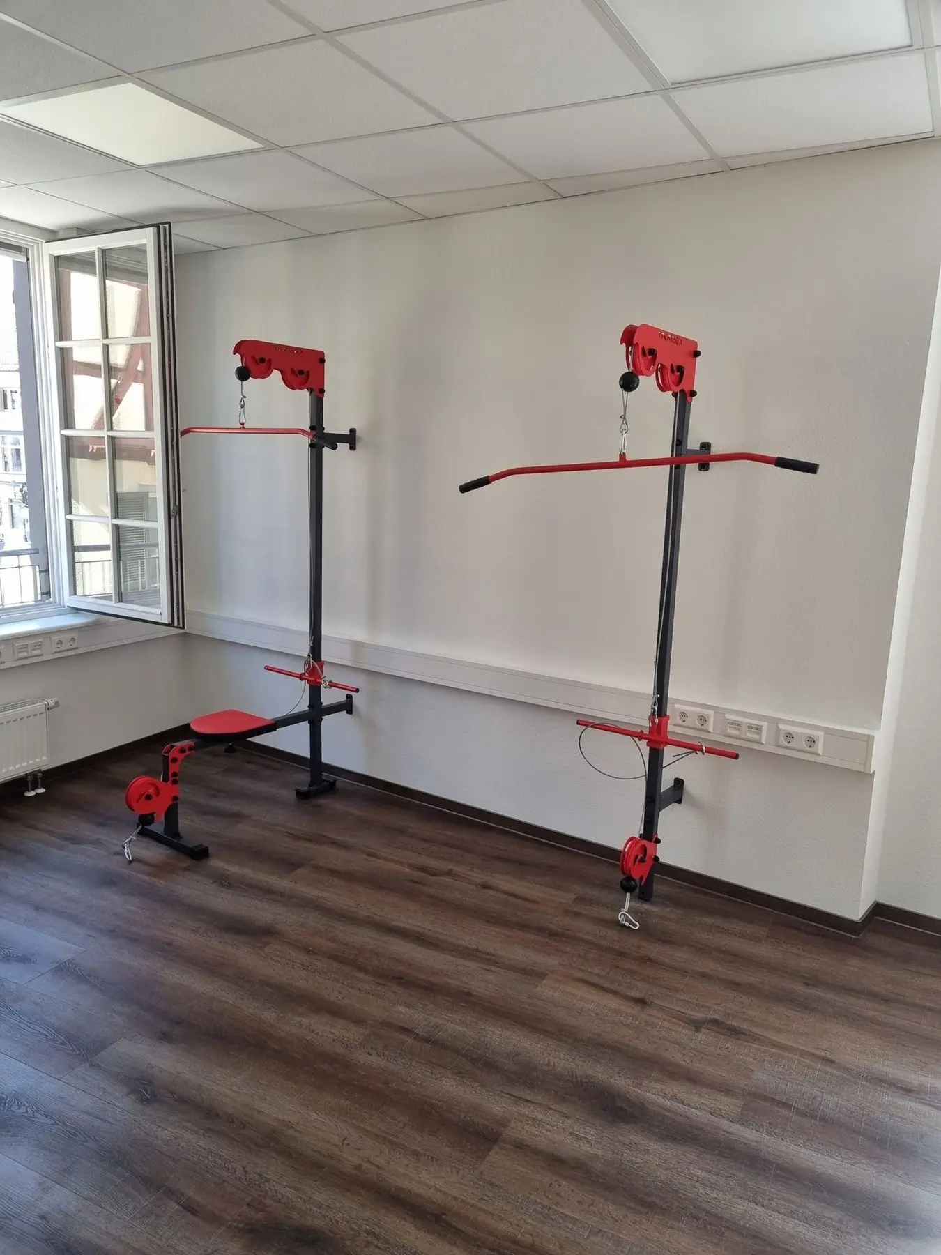 Fitnessgeräte im Zimmer von Locher - Hausmeisterservice